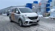 Фургон Avior G10 на тест-драйве сбоку спереди