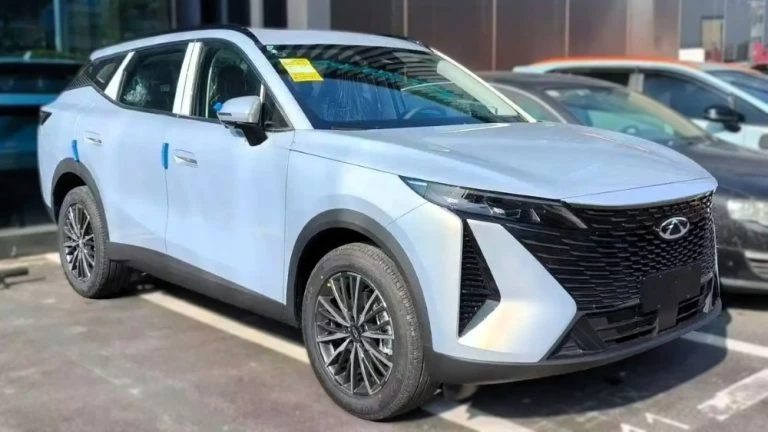 новый chery tiggo 7l у дилера в Китае omoda c7 спереди сбоку