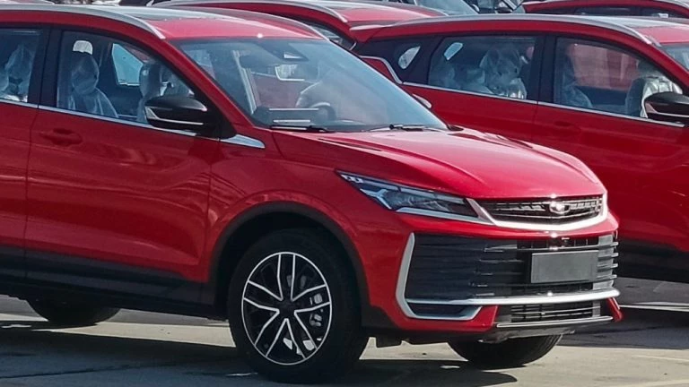 Новый Belgee X50+ заметили перед дебютом в России кроссовер сбоку спереди красный