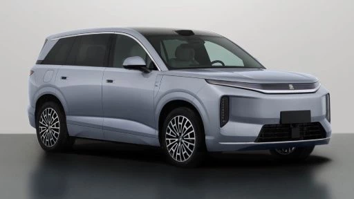 BYD Datang DM-P сбоку спереди