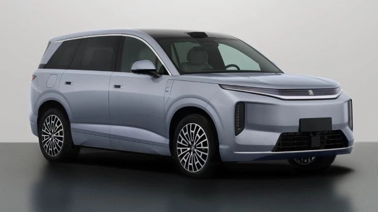 BYD Datang DM-P сбоку спереди