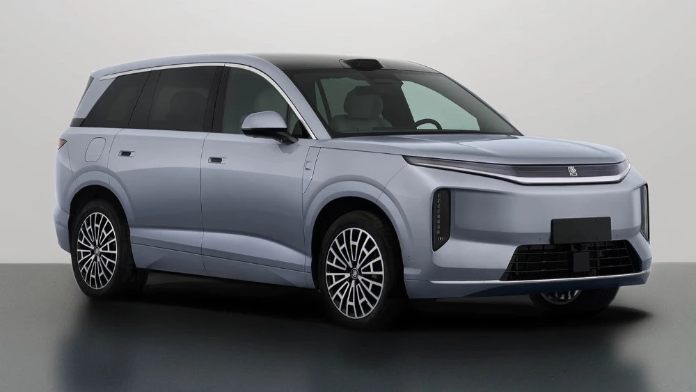 BYD Datang DM-P сбоку спереди
