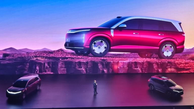 Электрический кроссовер BYD Datang презентация в Китае