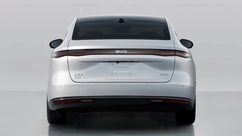 BYD анонсирует гибридный седан Seal 08 с полным приводом