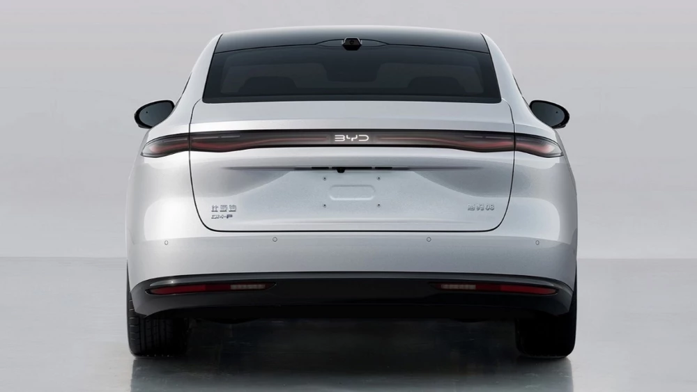 Гибридный седан BYD Seal 08 DM-p сзади