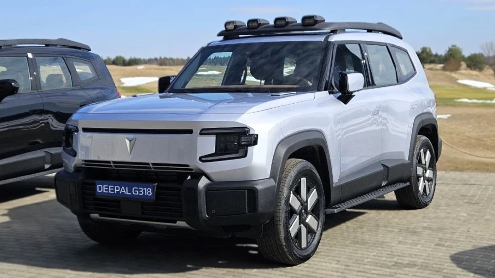 deepal g318 сбоку спереди