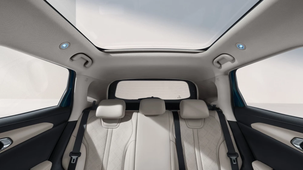 Цена гибридного BYD Yuan Up DM-i стала известна в Узбекистане кроссовер салон задние сиденья