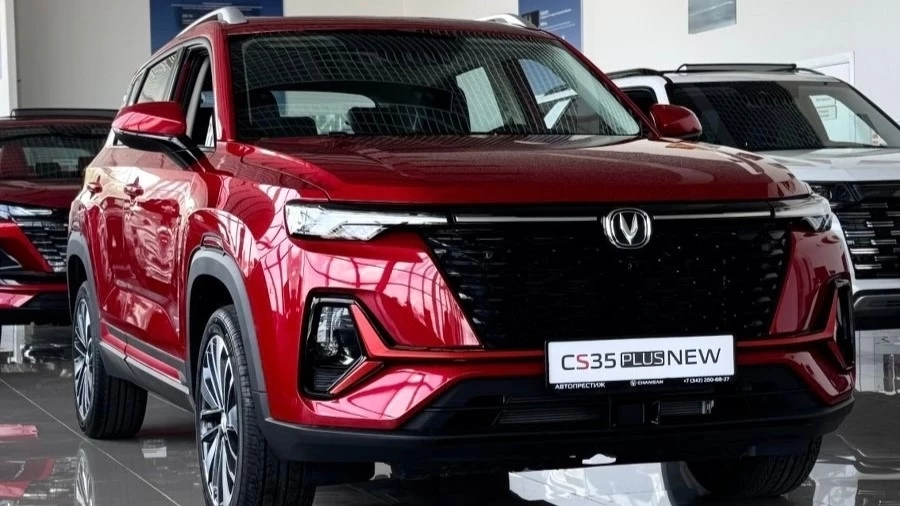 Changan CS35 Plus у дилера в автосалоне новый сбоку спереди купить калуга