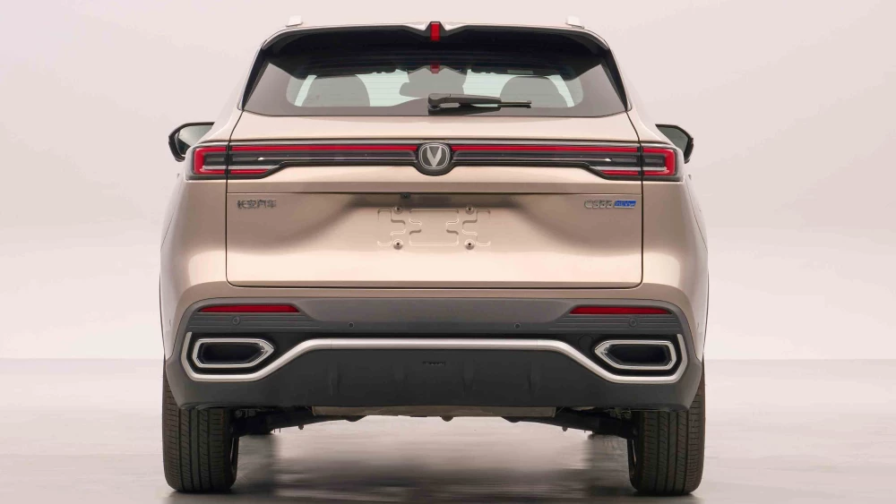 Два кроссовера Changan получили традиционный гибрид кроссовер сзади cs55 hev желтый