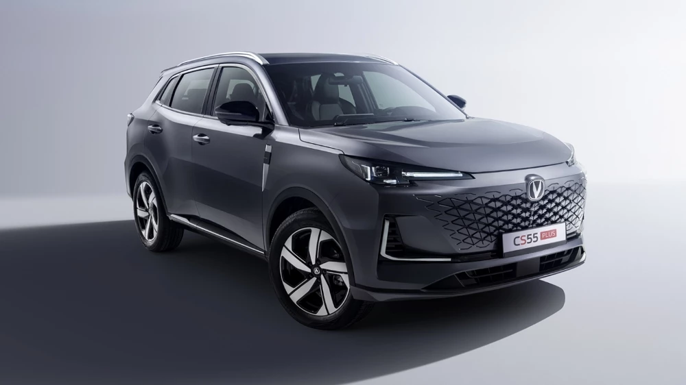 Changan CS55 Plus третье поколение сбоку спереди