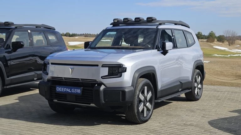 Deepal G318 сбоку спереди