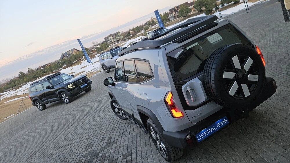 Deepal G318 сбоку спереди сзади