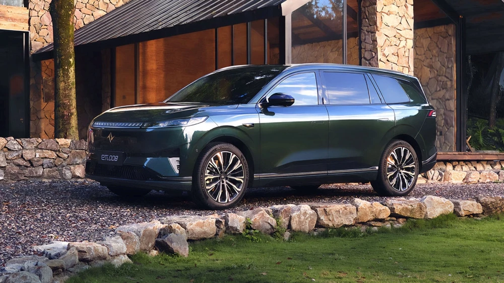 Кроссовер eπ 008 сбоку спереди