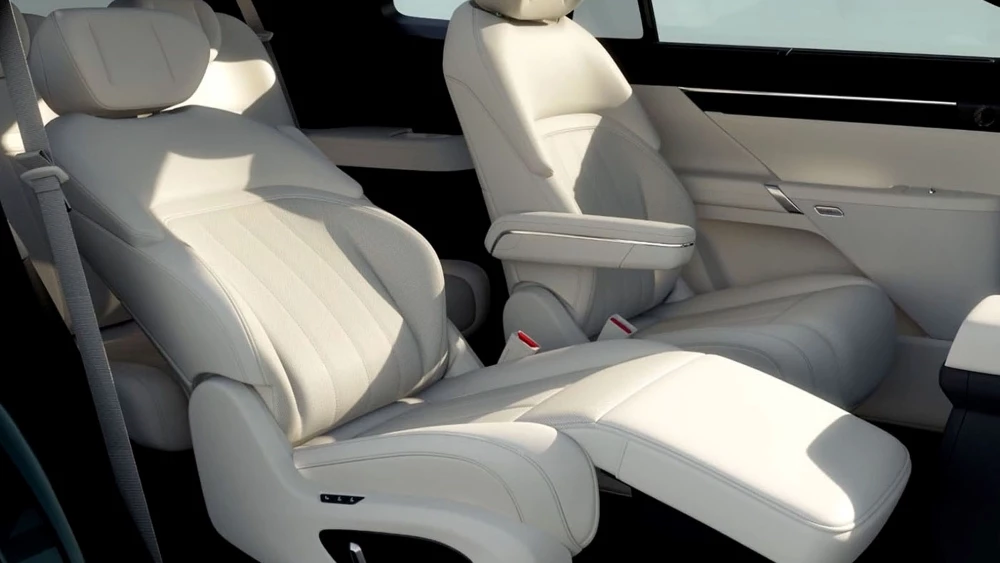 Кроссовер eπ 008 салон интерьер второй ряд капитанские кресла