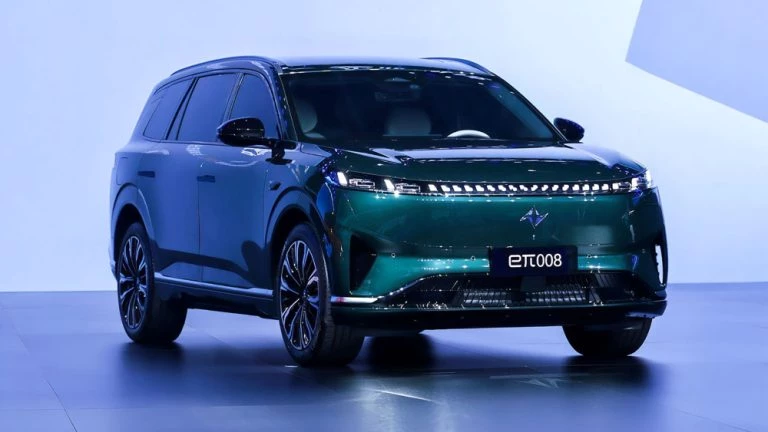 Кроссовер eπ 008 сбоку спереди