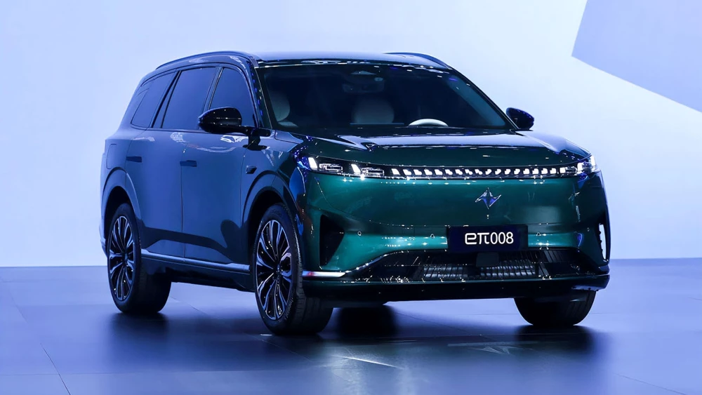 Кроссовер eπ 008 сбоку спереди