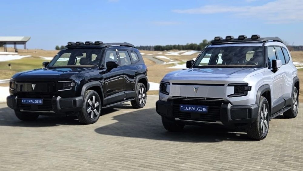 deepal g318 сбоку спереди несколько