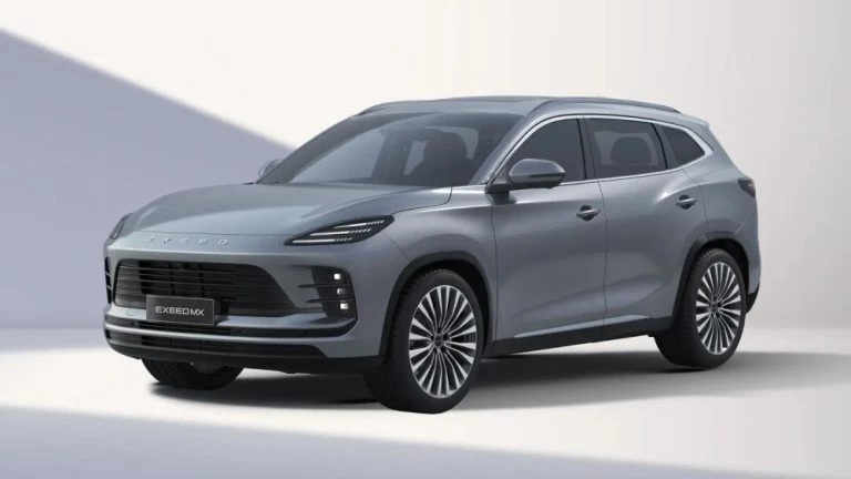 Новый кроссовер Exeed MX может появиться в России сбоку спереди бензиновый серый