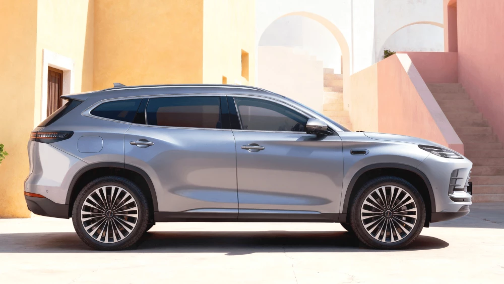 Новый кроссовер Exeed MX может появиться в России сбоку бензиновый серый
