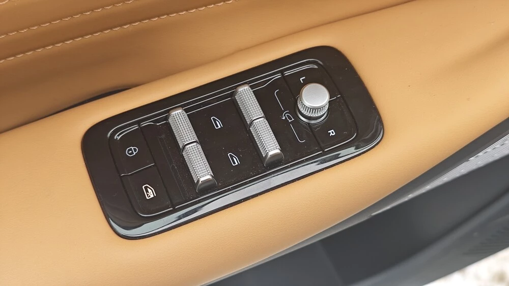 Geely EX5 EM-i тест Мишина салон интерьер дверные карты управление зеркалами