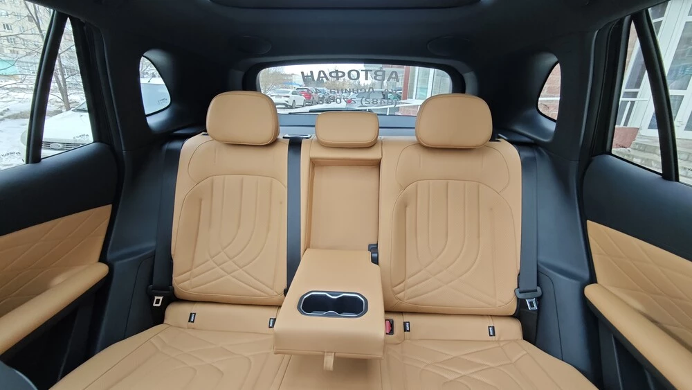 Geely EX5 EM-i тест Мишина салон интерьер второй ряд сиденья вид назад обзорность