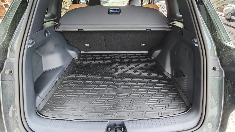 Geely EX5 EM-i тест Мишина салон интерьер багажник