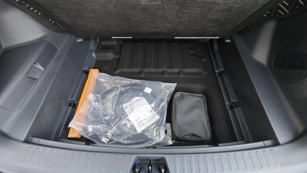 Geely EX5 EM-i тест Мишина салон интерьер багажник подполье