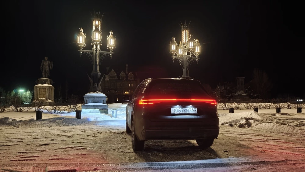 Geely EX5 EM-i тест Мишина сзади фонари горят ночной свет