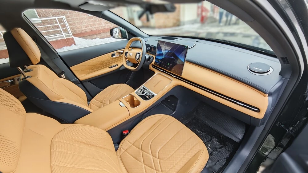 Geely EX5 EM-i тест Мишина салон интерьер