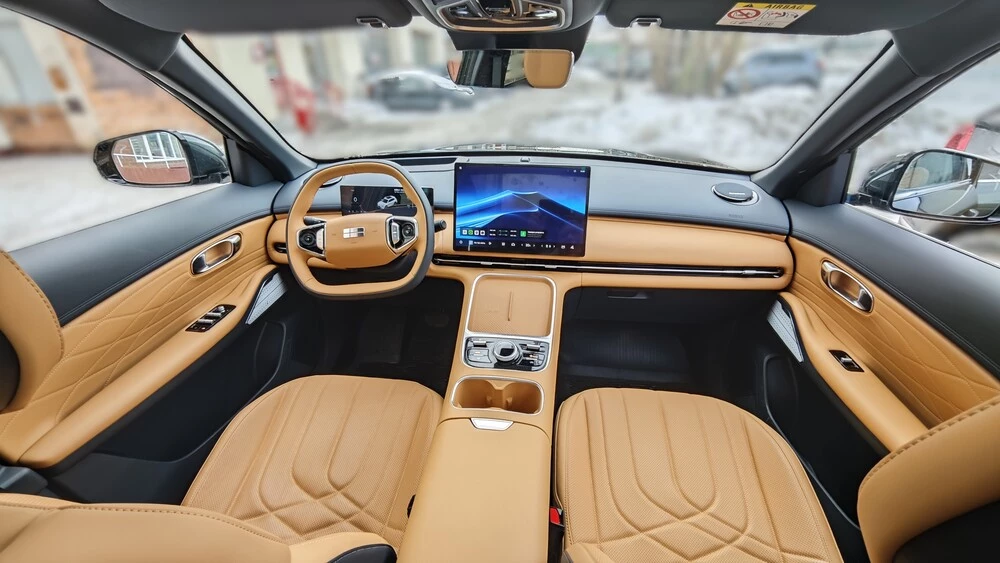 Geely EX5 EM-i тест Мишина салон интерьер