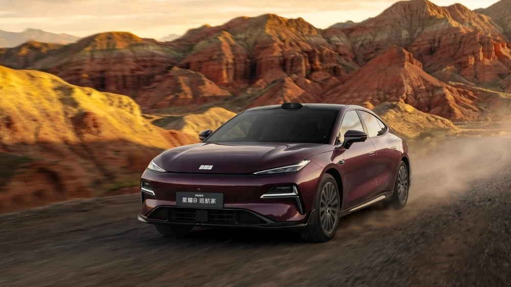 Обновленный седан Geely Galaxy Starshine 8 сбоку спереди