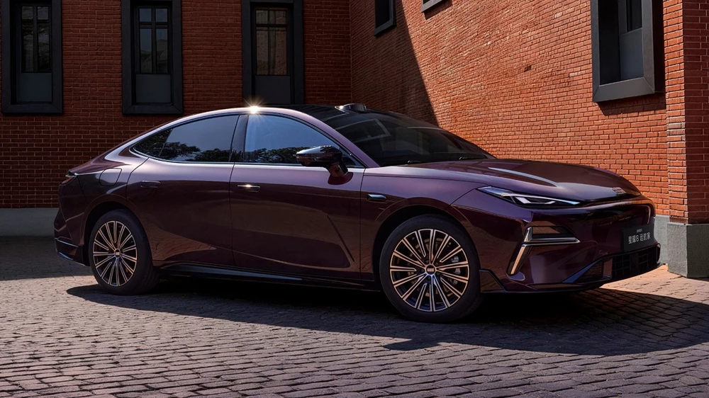 Обновленный седан Geely Galaxy Starshine 8 сбоку