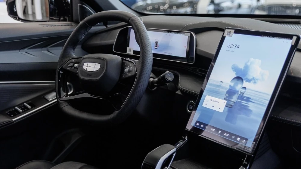 Geely Cityray салон интерьер у дилера в автосалоне бизнес кар