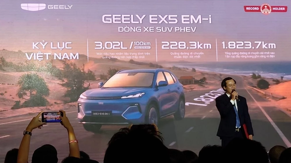 Geely EX5 EM-i установил рекорд запаса хода 1823 км