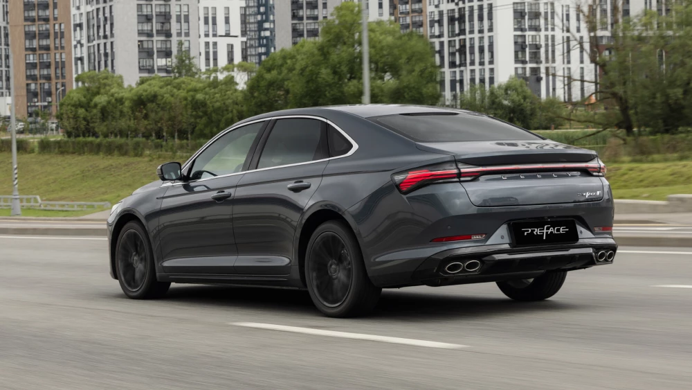 Geely Preface с мотором на 150 л.с. появился в России седан сбоку сзади серый