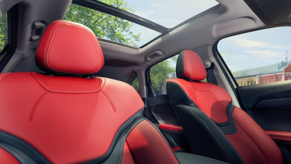 Haval Jolion обновленный 2026 салон интерьер сиденья кресла первый ряд панорамная крыша