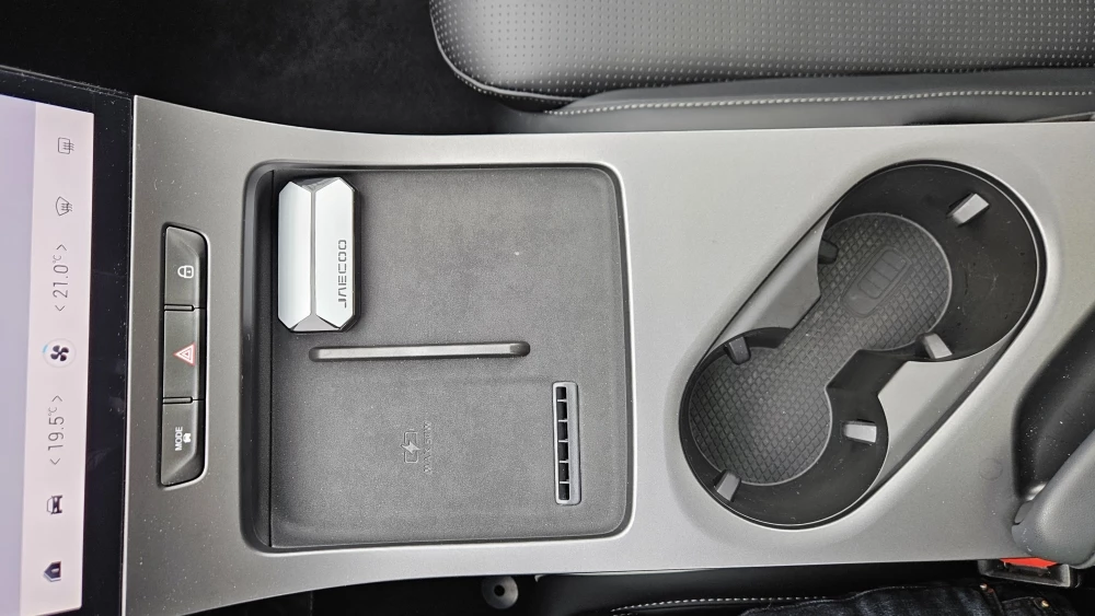 Jaecoo J6 салон интерьер тоннель зарядка