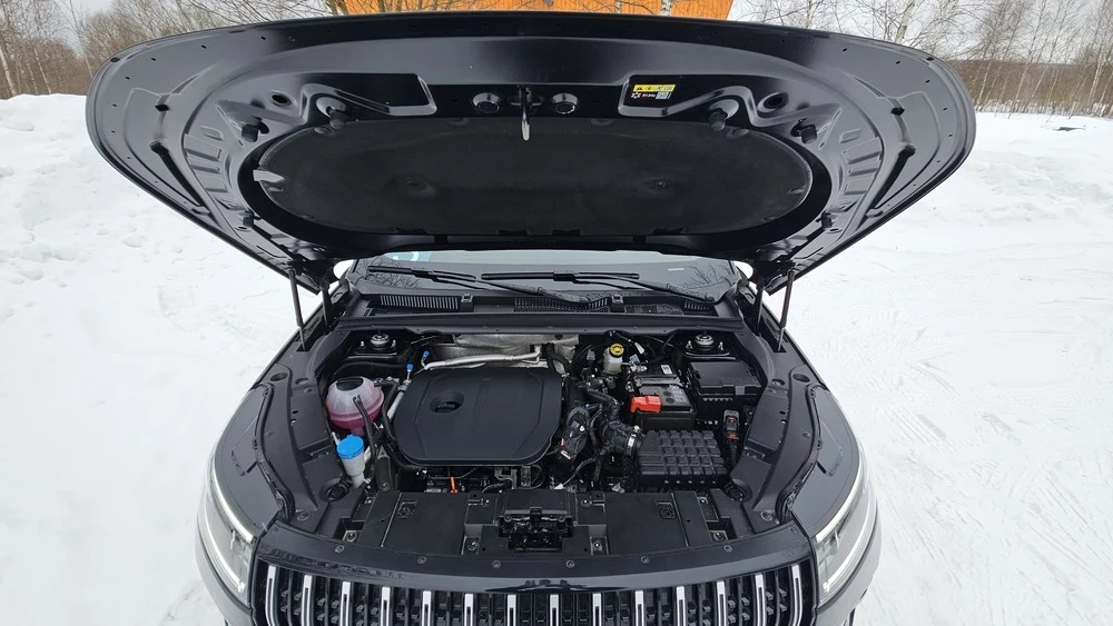 Jaecoo J6 капот открыт спереди мотор двигатель