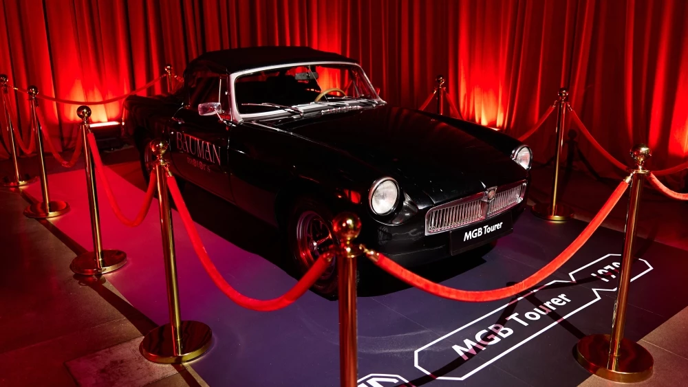 MGB Tourer спереди сбоку в Казахстане