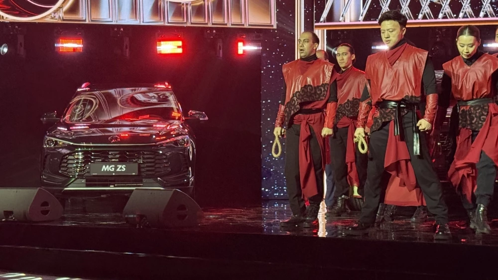 Кроссовер MG HS на презентации спереди казахстан allur