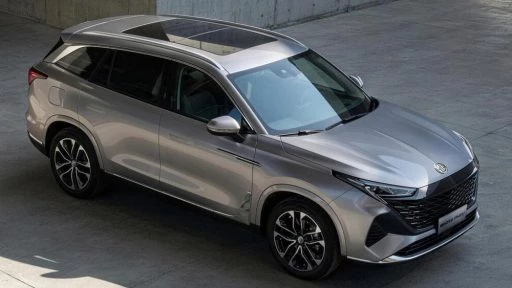 Гибридный прототип «Москвич М90» представили в Британии MG S9 сбоку спереди кроссовер серебряный