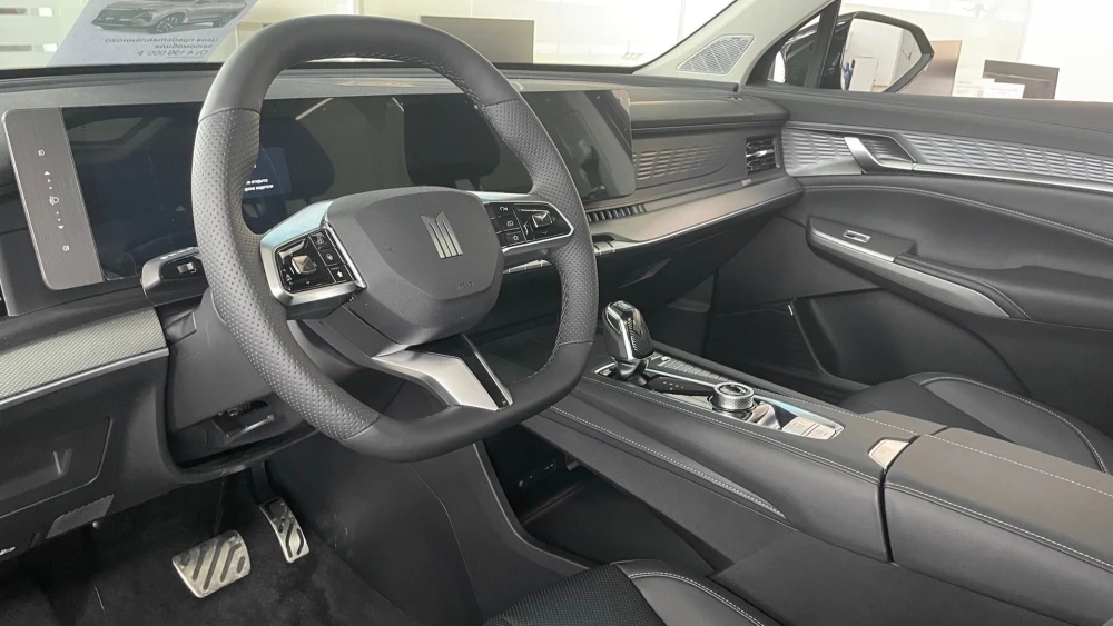 Москвич М90 салон интерьер у дилера в автосалоне автомир воронеж