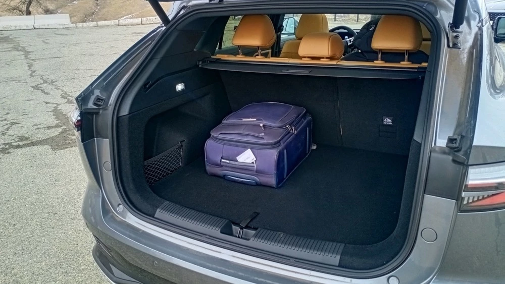 Кроссовер «Москвич M70» салон интерьер багажник