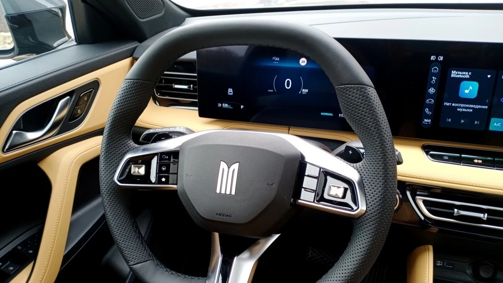 Кроссовер «Москвич M70» салон интерьер место водителя руль