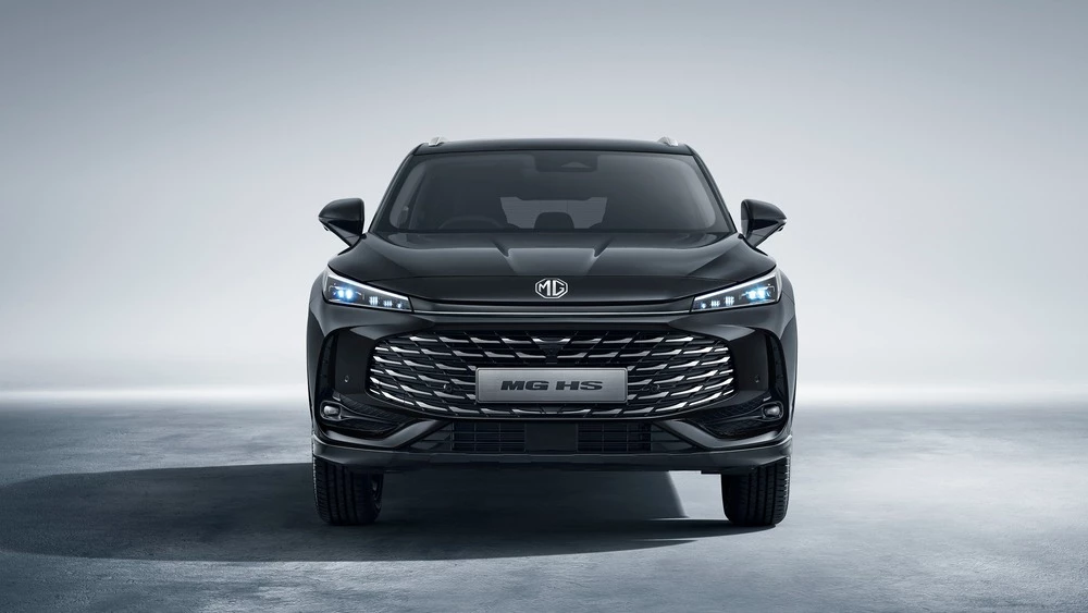 MG HS спереди