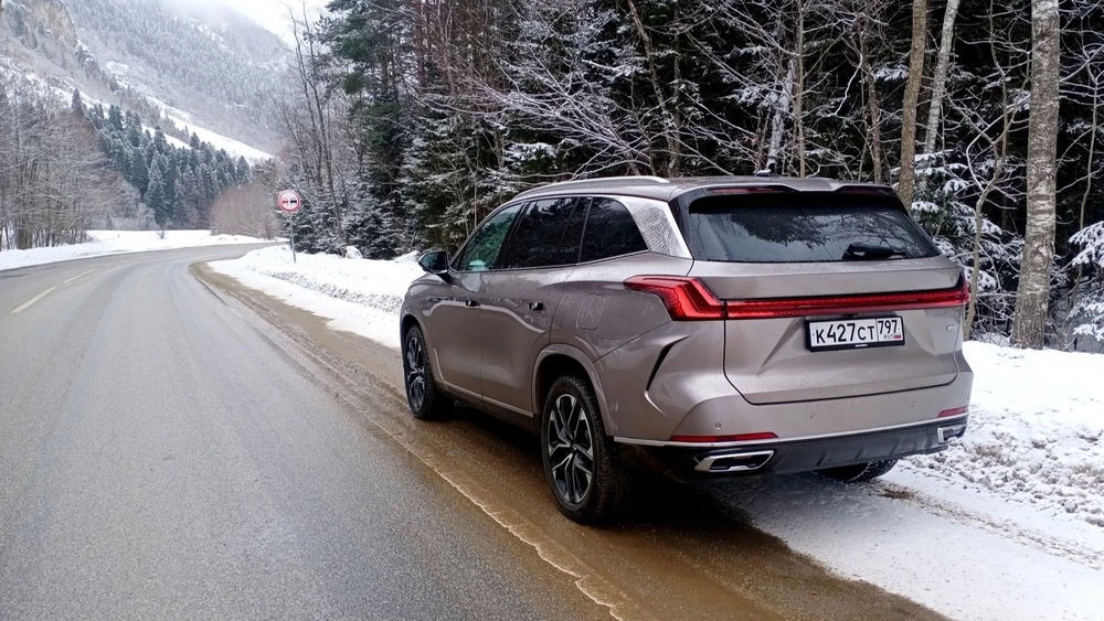 Москвич М90 тест сбоку сзади