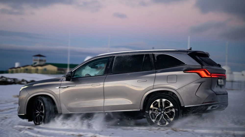 Москвич М90 тест сбоку в динамике полный привод бездорожье