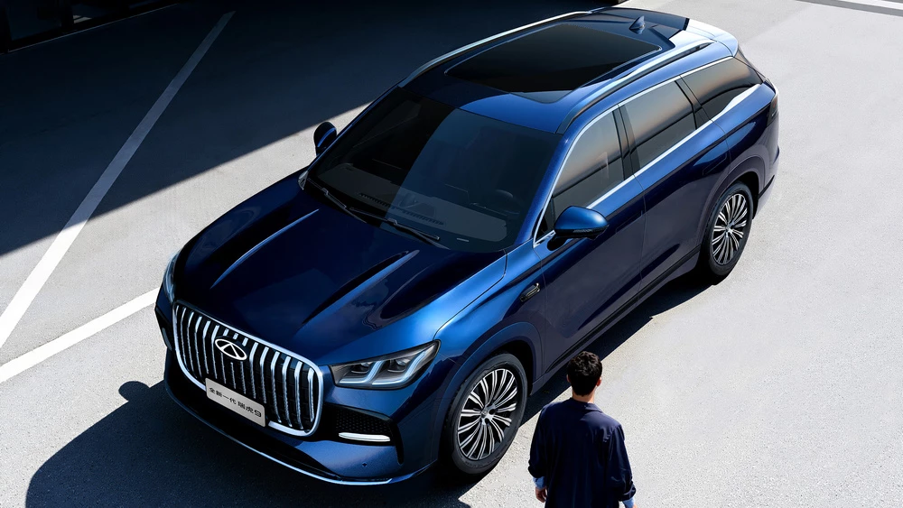 Обновленный кроссовер Chery Tiggo 9 спереди сбоку сверху