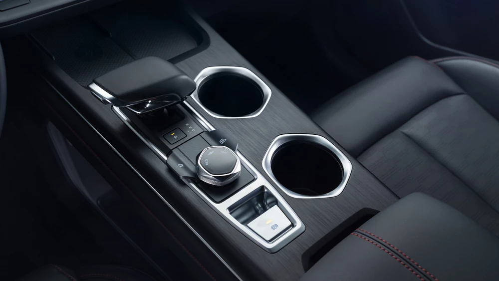 Новый Changan CS55 Plus появился в Казахстане кроссовер салон черный
