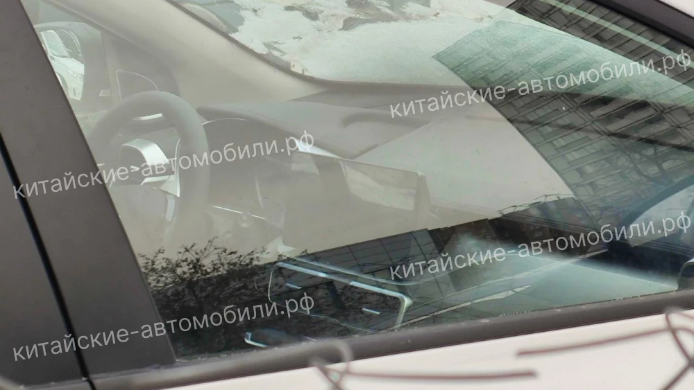 Новый Geely Coolray заметили в России атмосферный мотор кроссовер салон